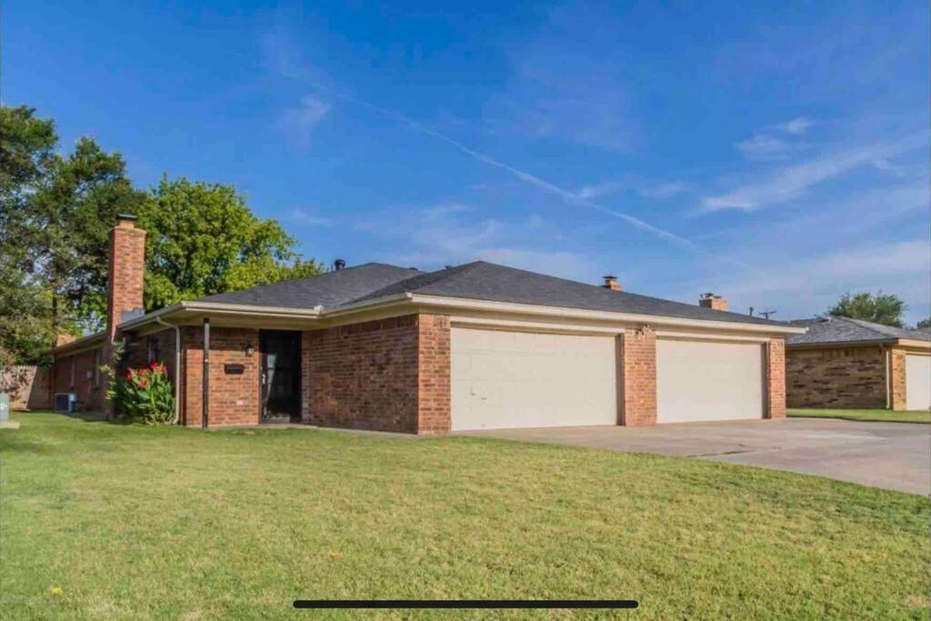 Large Open Space For Family Fun! Amarillo Luaran gambar